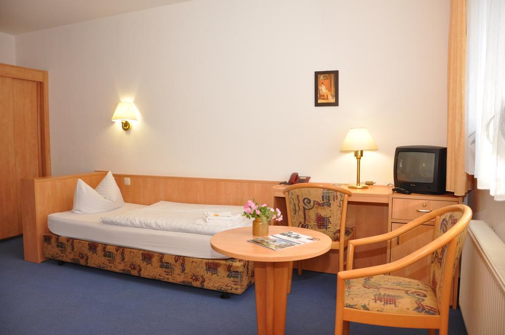 Pension Lindenhof Kromsdorf Екстериор снимка